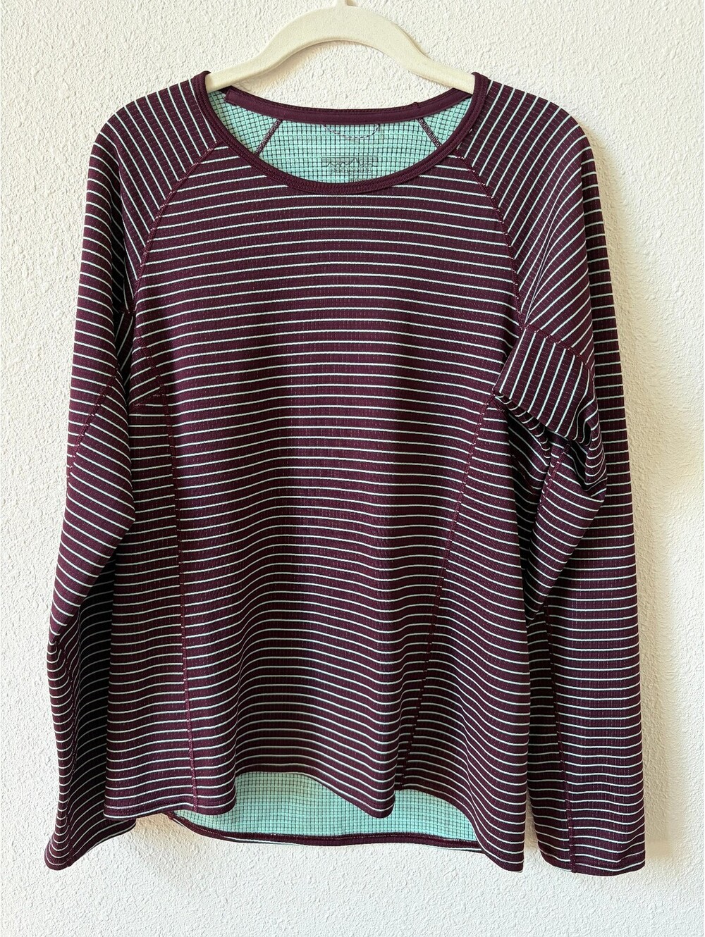 Patagonia Midweight Capilene Baselayer Size Medium Maroon Blue Striped Outdoors